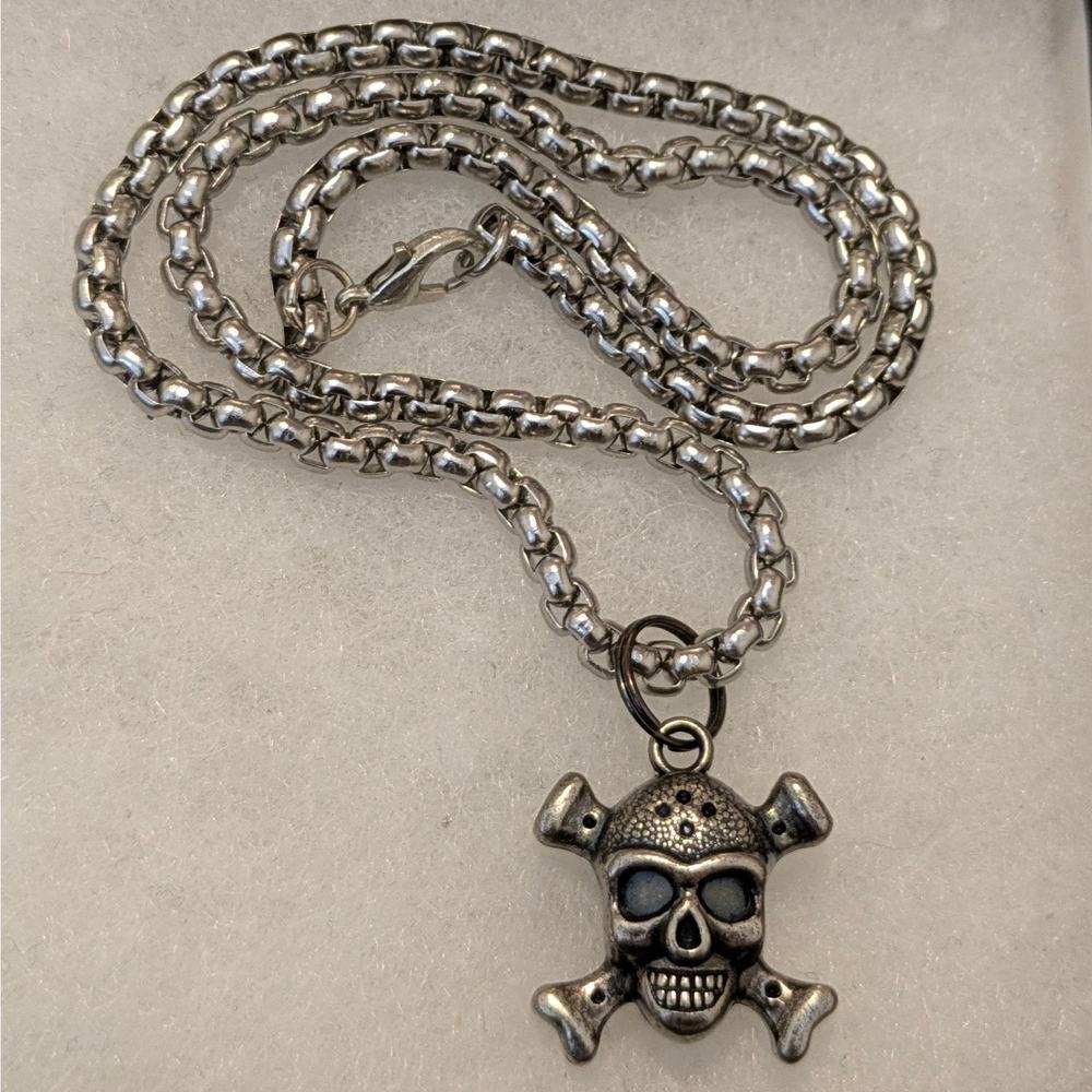 HARLEY DAVIDSON 3D Willie G Skull Pendant Necklace on Stainless Steel Box Chain